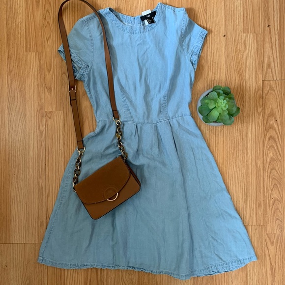 H&M Dresses & Skirts - Chambray H&M Dress